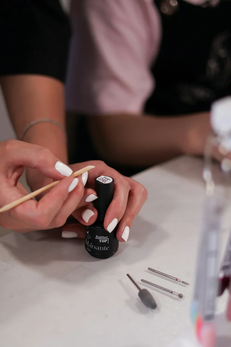 Lire la suite à propos de l’article Les tendances Ongles à Saint-Étienne : sublimez vos mains avec style